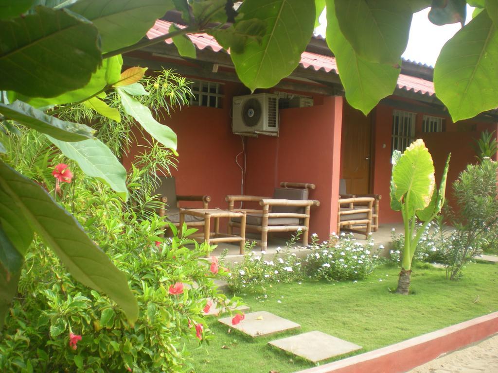 Hotel Robinson Plage Lomé Exterior foto